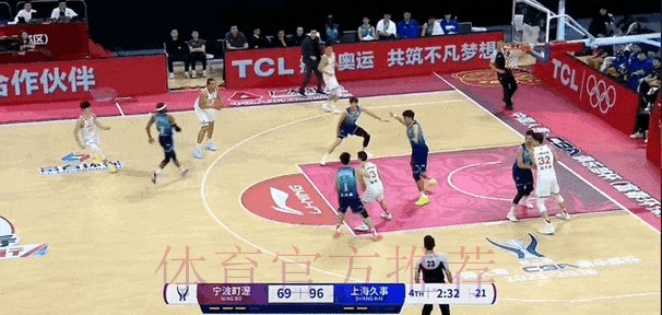 洛夫顿更新动态庆祝取得九连胜：这是属于上海的荣耀！